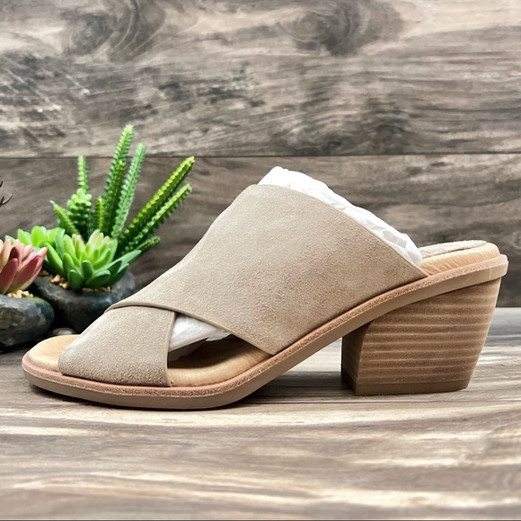 NIB Sofft Perrie Block Heel Slip On Sandal Light Grey Suede Leather 8M - Picture 5 of 12